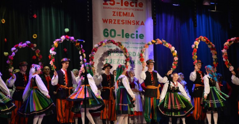 Grupa taneczna zespołu „Ziemia Wrzesińska” 