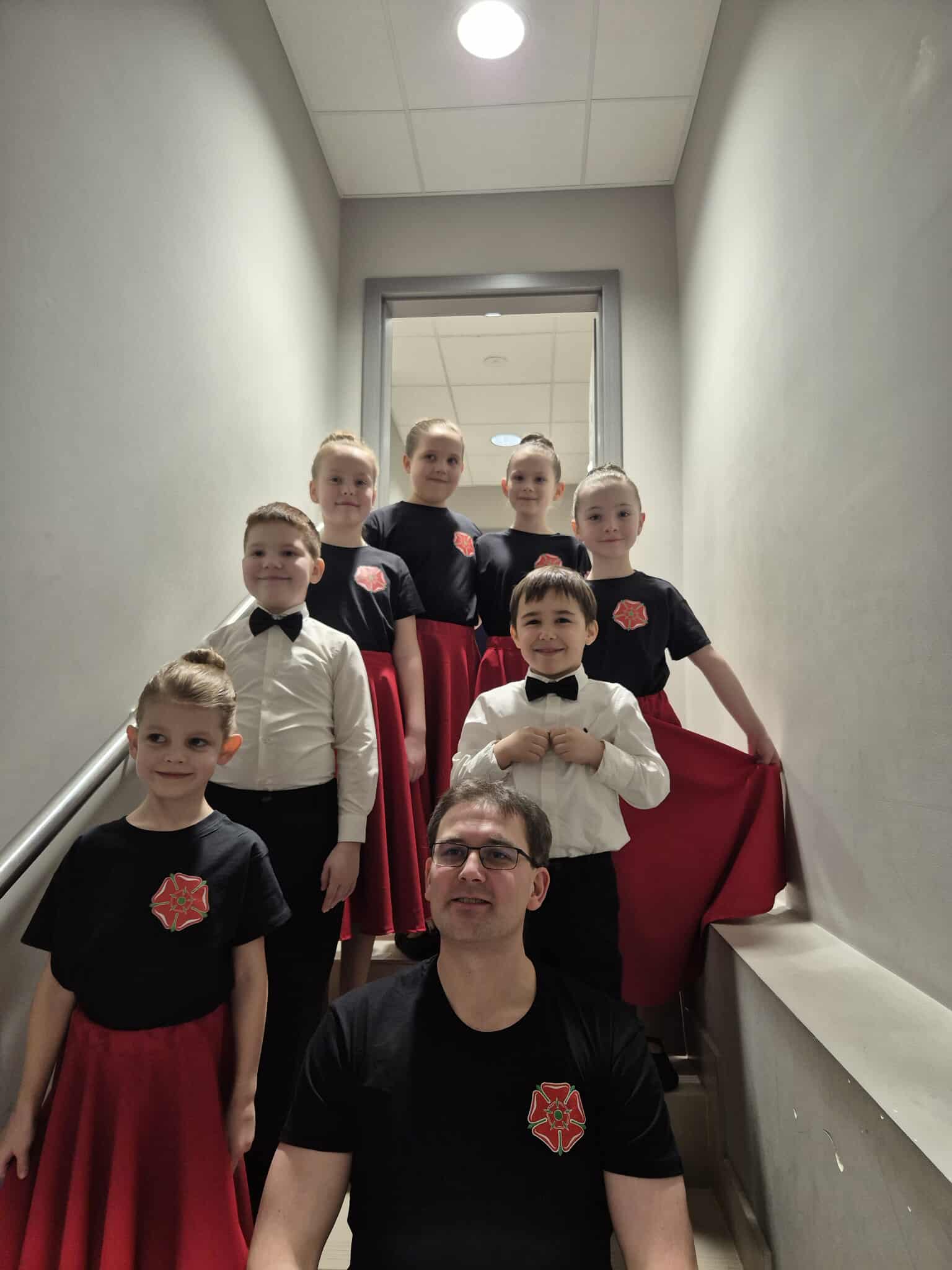 Zespół Tańca Ludowego Róża Porajów - zdjęcie grupowe